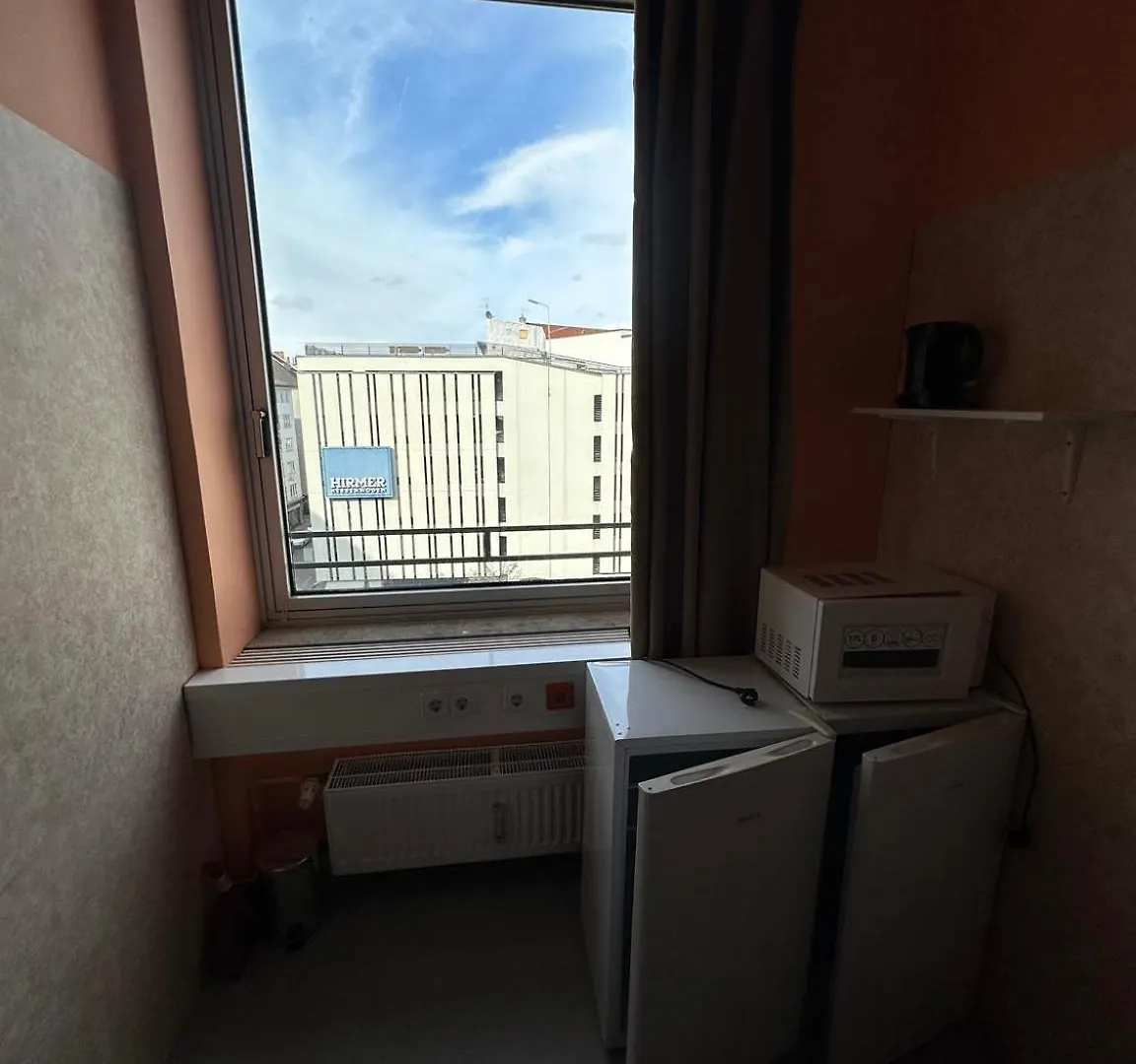 Low Budget Downtown Hostel Rooms & Apartments Munich Hotel